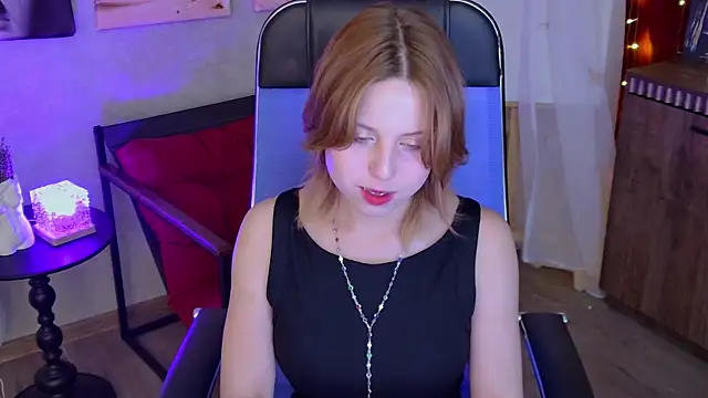 Snapshot of VivienneHebert chatting on 07-22-26, 01:03 VivienneHebert online show from 07-22-26, 01:03