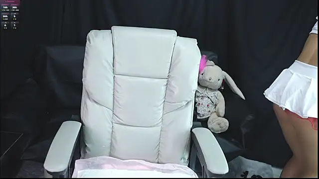 Mia--11 online show from 05-30-26, 06:38