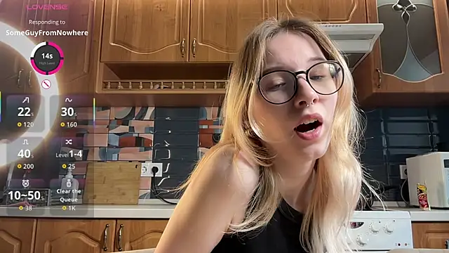 Snapshot of eileencrowday chatting on 04-14-26, 03:12 eileencrowday online show from 04-14-26, 03:12