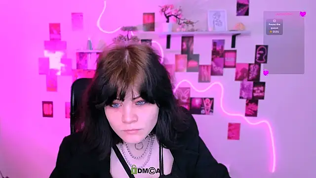 Snapshot of nikki_kiss_ chatting on 04-23-26, 08:46 nikki kiss online show from 04-23-26, 08:46