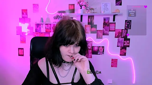 Snapshot of nikki_kiss_ chatting on 04-23-26, 12:40 nikki kiss online show from 04-23-26, 12:40