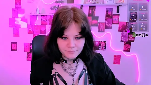 Snapshot of nikki_kiss_ chatting on 04-25-26, 08:39 nikki kiss online show from 04-25-26, 08:39