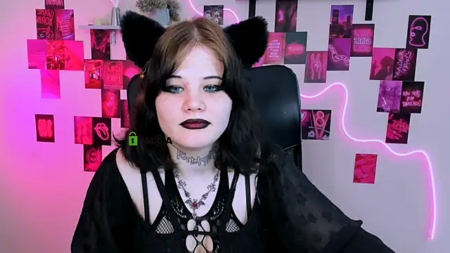 Snapshot of nikki_kiss_ chatting on 05-21-26, 09:16 nikki kiss online show from 05-21-26, 09:16