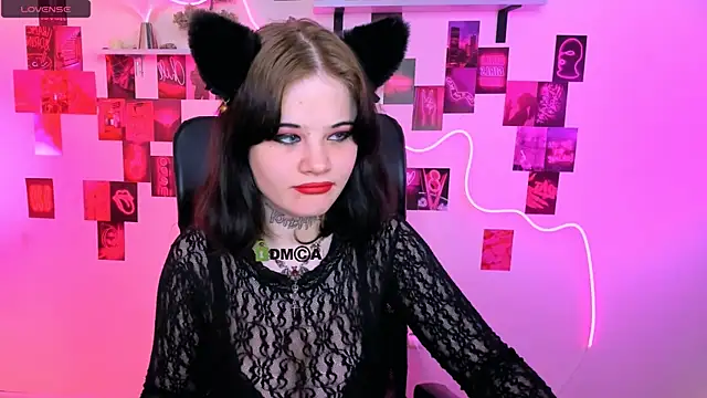 Snapshot of nikki_kiss_ chatting on 05-27-26, 09:17 nikki kiss online show from 05-27-26, 09:17
