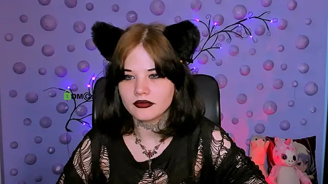 Snapshot of nikki_kiss_ chatting on 05-28-26, 08:44 nikki kiss online show from 05-28-26, 08:44