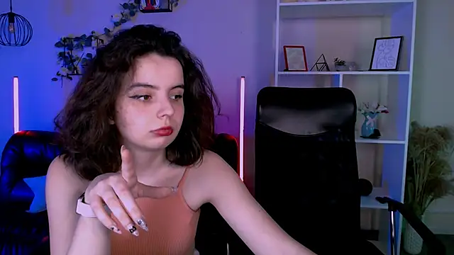 Snapshot of nikki_kiss_ chatting on 06-01-26, 08:27 nikki kiss online show from 06-01-26, 08:27
