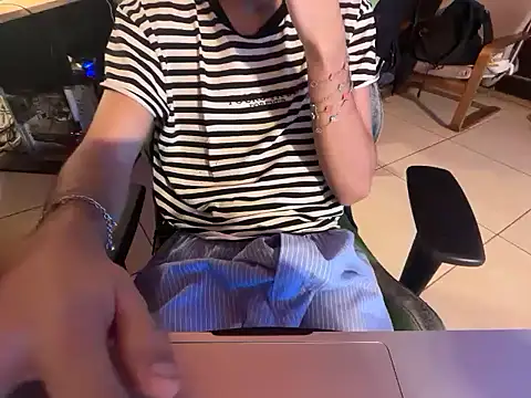 Snapshot of franchu19cm chatting on 04-16-26, 07:53 franchu19cm online show from 04-16-26, 07:53