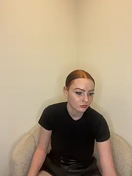Snapshot of MiraVoss18 chatting on 04-21-26, 05:06 MiraVoss18 online show from 04-21-26, 05:06