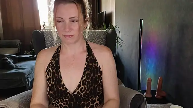 Snapshot of Sharon_Red chatting on 07-15-26, 09:14 Sharon Red online show from 07-15-26, 09:14
