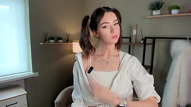 Peaches Peaches online show from 04-21-26, 09:48