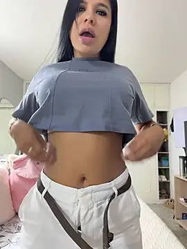 Snapshot of Elara_Luxe chatting on 05-31-26, 08:10 Elara Luxe online show from 05-31-26, 08:10
