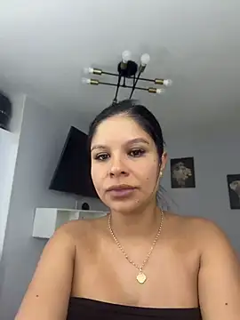 Snapshot of Elara_Luxe chatting on 06-25-26, 09:52 Elara Luxe online show from 06-25-26, 09:52