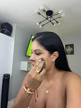 Snapshot of Elara_Luxe chatting on 07-07-26, 08:02 Elara Luxe online show from 07-07-26, 08:02