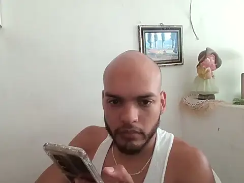 Snapshot of Eduarstrock chatting on 04-13-26, 04:23 Eduarstrock online show from 04-13-26, 04:23