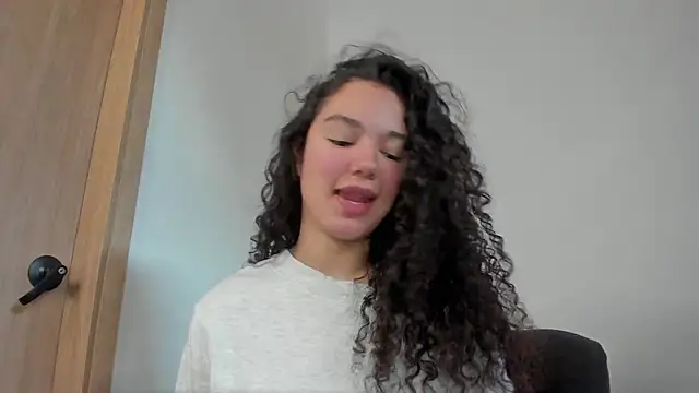 Snapshot of MiaRouseex chatting on 05-14-26, 02:57 MiaRouseex online show from 05-14-26, 02:57