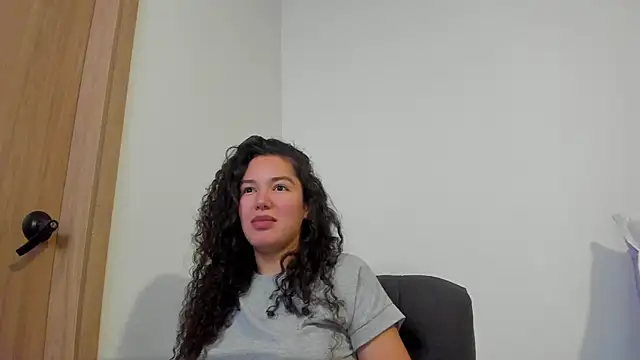 Snapshot of MiaRouseex chatting on 05-15-26, 10:06 MiaRouseex online show from 05-15-26, 10:06