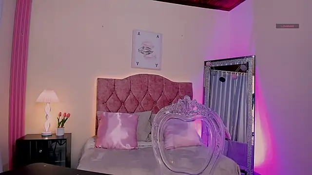 Luna Petti online show from 04-17-26, 01:25