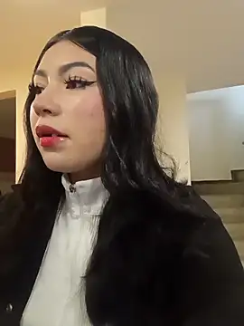 Snapshot of Emiily__Evans chatting on 04-14-26, 02:01 Emiily Evans online show from 04-14-26, 02:01