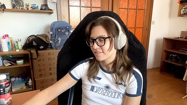 PillowPeachX online show from 04-29-26, 02:32