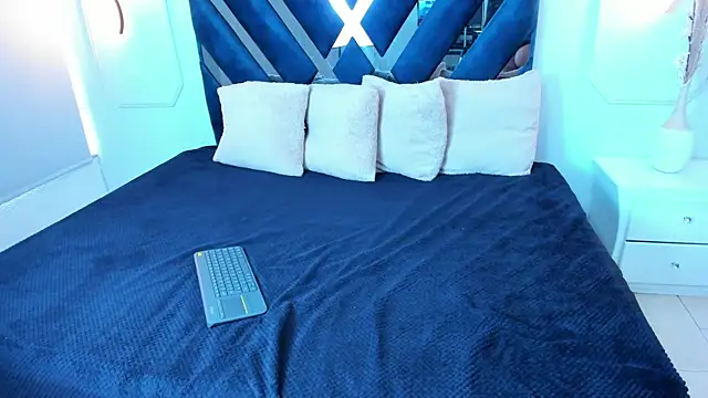 Snapshot of Molly_Sweet__ chatting on 04-15-26, 06:04 Molly Sweet online show from 04-15-26, 06:04