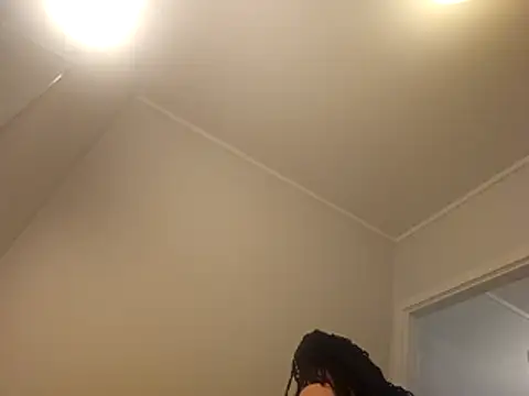 Snapshot of shyhornymommy chatting on 04-13-26, 09:53 shyhornymommy online show from 04-13-26, 09:53