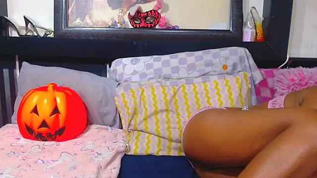 YoungBarbiexx online show from 06-11-26, 02:53