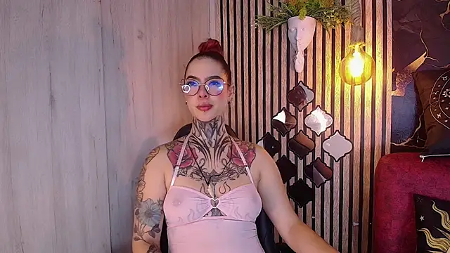 Snapshot of Atenea_Red chatting on 05-13-26, 10:06 Atenea Red online show from 05-13-26, 10:06