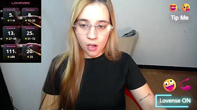 Snapshot of Ambar_lynn01 chatting on 06-26-26, 08:13 Ambar lynn01 online show from 06-26-26, 08:13