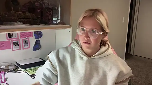 MUSCLEMOMMY1365 online show from 05-22-26, 02:55