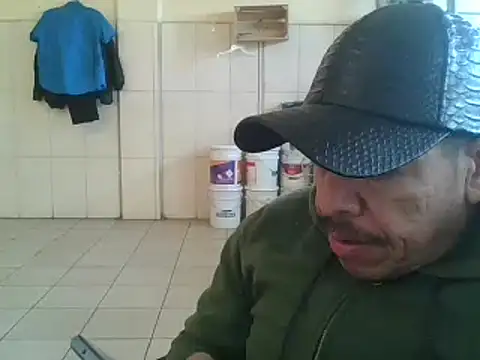 Snapshot of Oskr2024XXX chatting on 01-17-25, 03:43 Oskr2024XXX online show from 01-17-25, 03:43