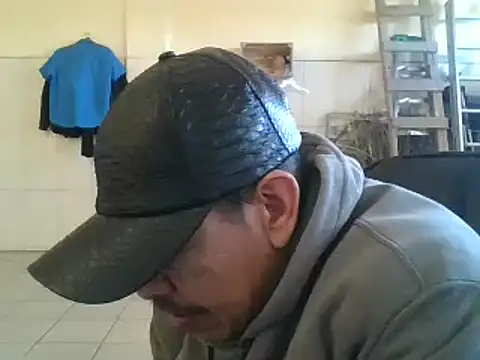 Snapshot of Oskr2024XXX chatting on 01-23-25, 03:32 Oskr2024XXX online show from 01-23-25, 03:32