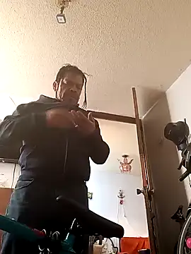 Snapshot of Oskr2024XXX chatting on 03-12-25, 02:12 Oskr2024XXX online show from 03-12-25, 02:12