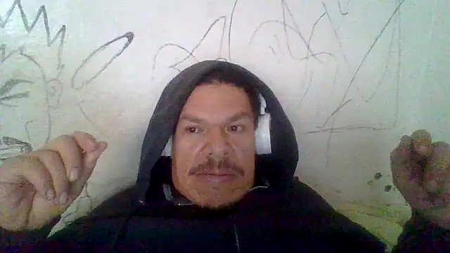 Snapshot of Oskr2024XXX chatting on 11-19-25, 07:36 Oskr2024XXX online show from 11-19-25, 07:36