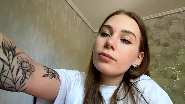 Snapshot of FlufyRabbit chatting on 04-15-26, 06:20 FlufyRabbit online show from 04-15-26, 06:20