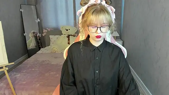 Helen Carson online show from 04-21-26, 01:18