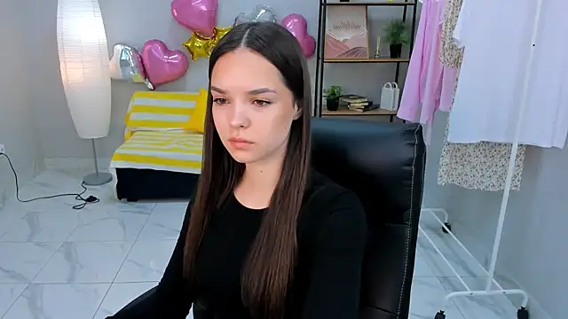 Sophie Jackiz online show from 04-20-26, 11:13