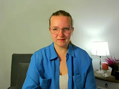 Snapshot of RoseTeacherX chatting on 04-29-26, 05:17 RoseTeacherX online show from 04-29-26, 05:17