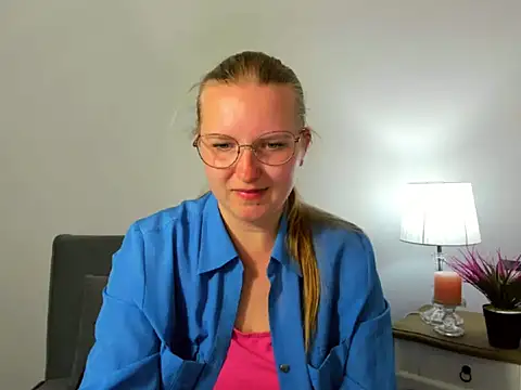 Snapshot of RoseTeacherX chatting on 04-30-26, 05:19 RoseTeacherX online show from 04-30-26, 05:19
