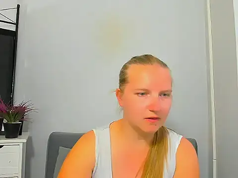 Snapshot of RoseTeacherX chatting on 06-08-26, 05:35 RoseTeacherX online show from 06-08-26, 05:35