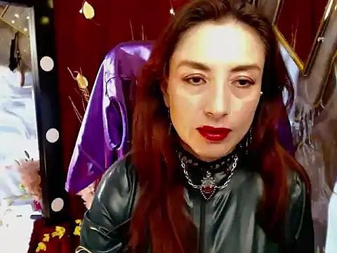 Snapshot of Queenscarlettsecret chatting on 06-03-26, 05:40 Queenscarlettsecret online show from 06-03-26, 05:40