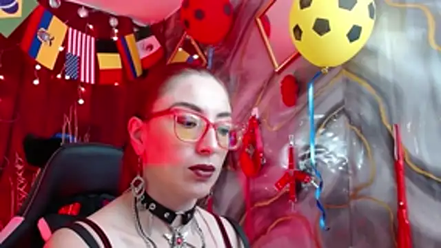Snapshot of Queenscarlettsecret chatting on 07-16-26, 01:06 Queenscarlettsecret online show from 07-16-26, 01:06