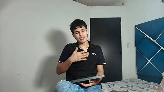 Snapshot of EdwinBoys chatting on 06-26-26, 01:04 EdwinBoys online show from 06-26-26, 01:04