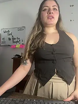 Snapshot of juanitablue chatting on 06-27-26, 05:29 juanitablue online show from 06-27-26, 05:29
