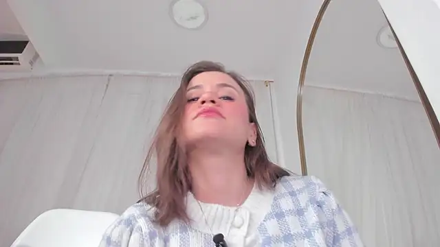 Snapshot of The_Essentials chatting on 04-16-26, 07:03 The Essentials online show from 04-16-26, 07:03