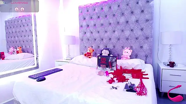 Zoe M00n online show from 06-15-26, 07:27