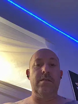 Whosdiss online show from 05-25-26, 01:55
