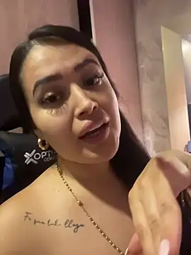 Sara fun online show from 11-11-25, 04:23