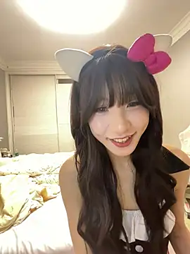 Snapshot of Xiaoyu0012 chatting on 05-05-26, 02:25 Xiaoyu0012 online show from 05-05-26, 02:25