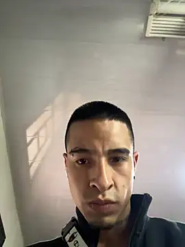 Snapshot of willclayy chatting on 05-14-26, 12:12 willclayy online show from 05-14-26, 12:12