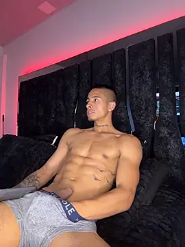 Snapshot of willclayy chatting on 06-17-26, 12:46 willclayy online show from 06-17-26, 12:46